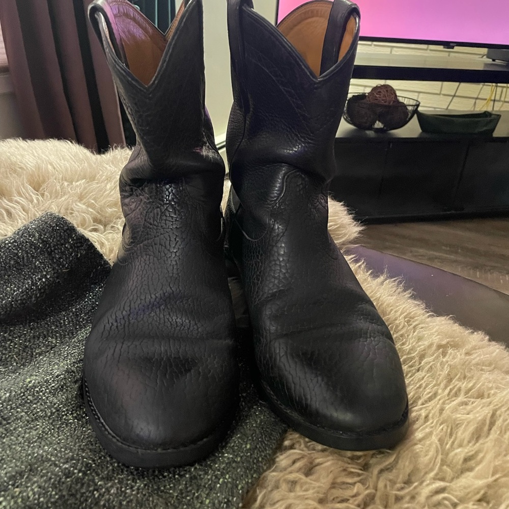 COWBOY BOOTS SIZE 9